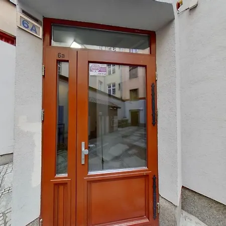 Entu Odrzanska Apartment *